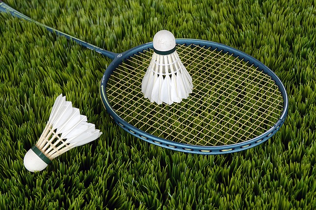 Čím se liší badmintonové výplety od těch tenisových
